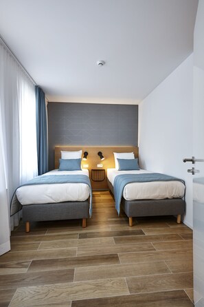 Cozy Twin Room | In-room safe, desk, soundproofing, free WiFi - Hygge Hotel (Brussels)