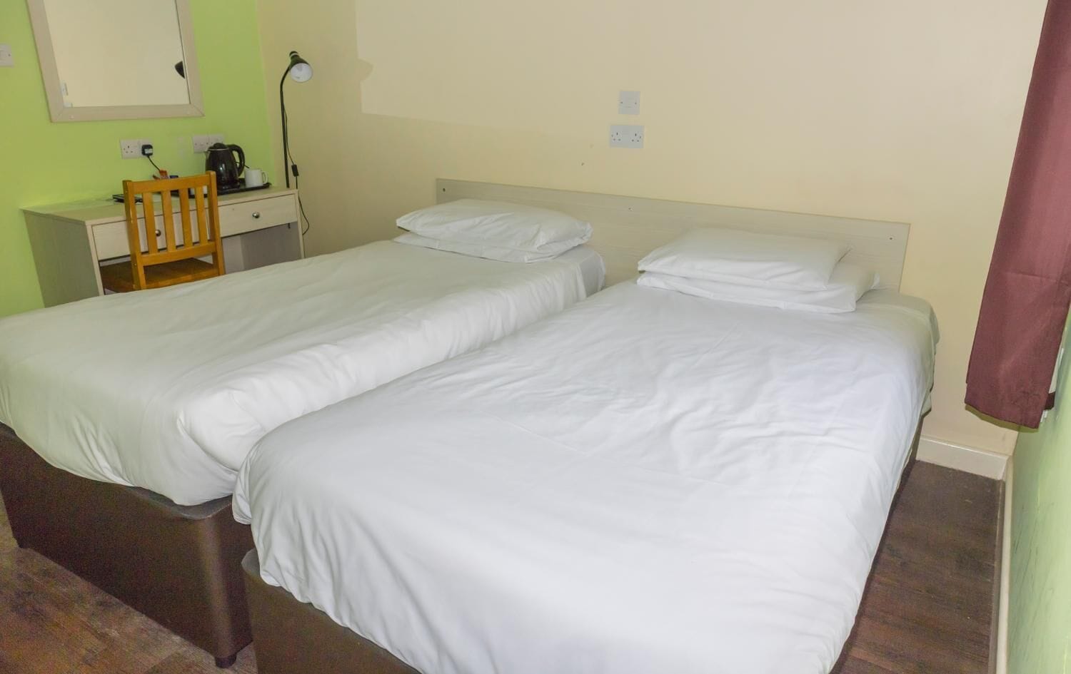 Twin Room, Ensuite | Desk, iron/ironing board, free cribs/infant beds, free WiFi