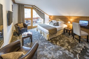 Superior Room | 1 bedroom, premium bedding, minibar, in-room safe