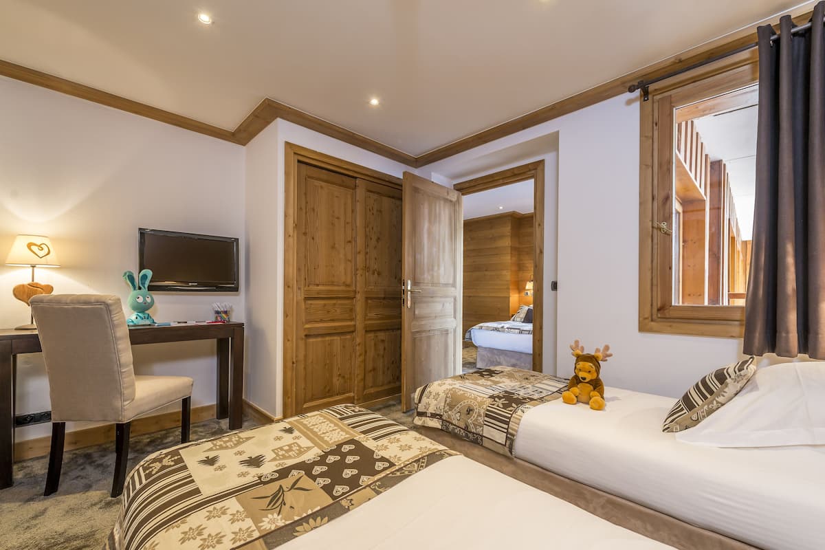 Family Room (4) | 1 bedroom, premium bedding, minibar, in-room safe