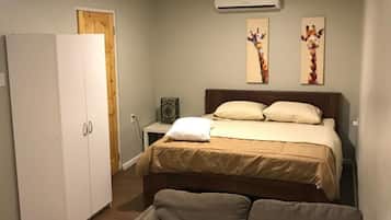 Premium bedding, in-room safe, iron/ironing board