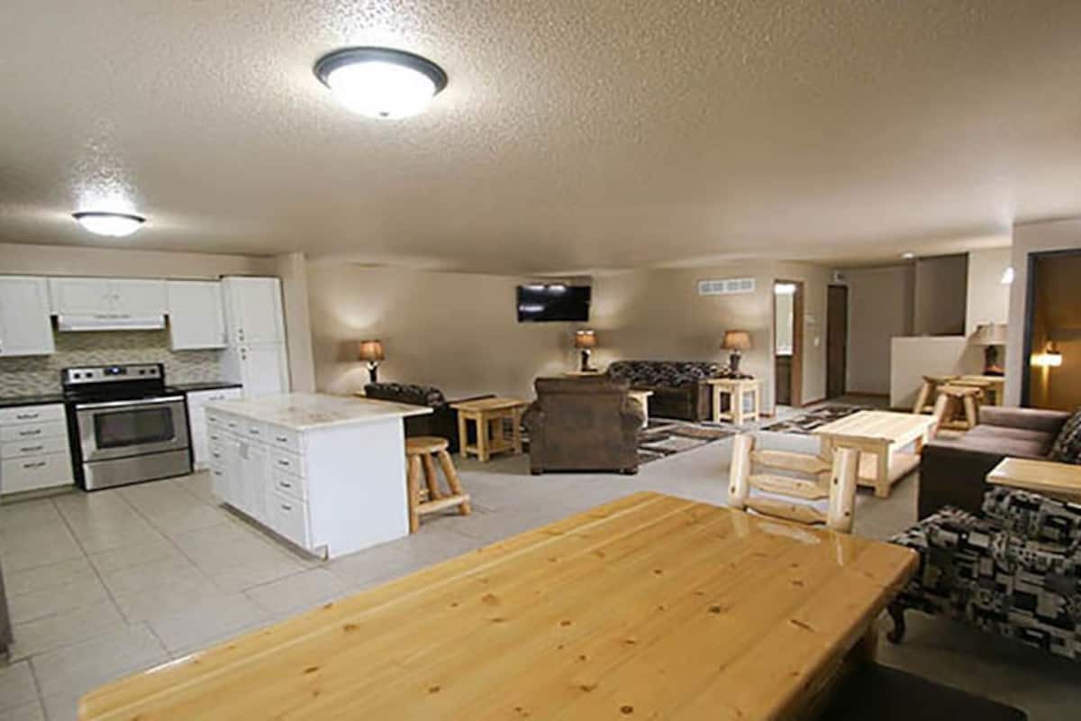 townhome, 3 bedrooms | living area | 40-inch flat-screen tv with cable channels, tv