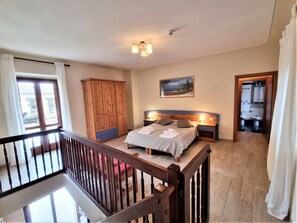 Trilocale Superior | Caja de seguridad en la habitación, wifi gratis y ropa de cama 