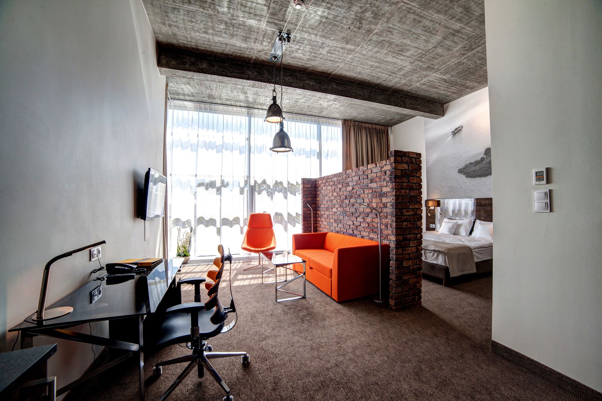 Zimmersafe, Schreibtisch, schallisolierte Zimmer, Bügeleisen/Bügelbrett