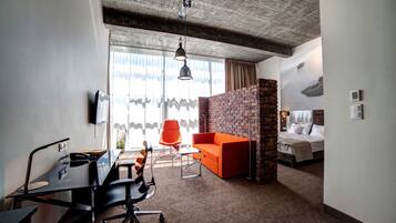 Zimmersafe, Schreibtisch, schallisolierte Zimmer, Bügeleisen/Bügelbrett