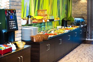 Free daily buffet breakfast