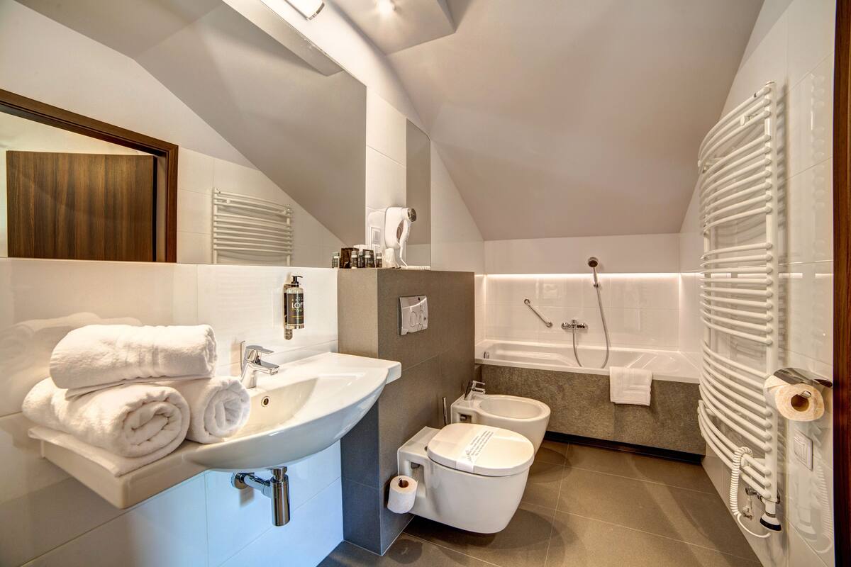 apartment | 1 bedroom, in-room safe, desk, soundproofing