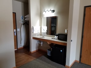 Basic Room (2 Queens Beds with Patio or Balcony ) | Room amenity - Woodside Old Towne Hotel (Mauston)