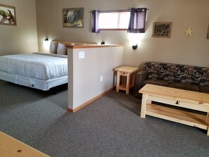 Desk, iron/ironing board, free WiFi - Woodside Old Towne Hotel (Mauston)