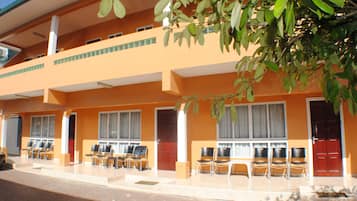 Casa adosada familiar, 2 habitaciones, terraza, vistas al patio | Vistas desde la habitación