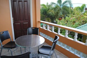 Caja de seguridad en la habitación y sistema de insonorización 