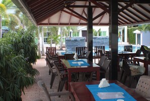 Family dining - Joah Inn Appartementen (Paramaribo)