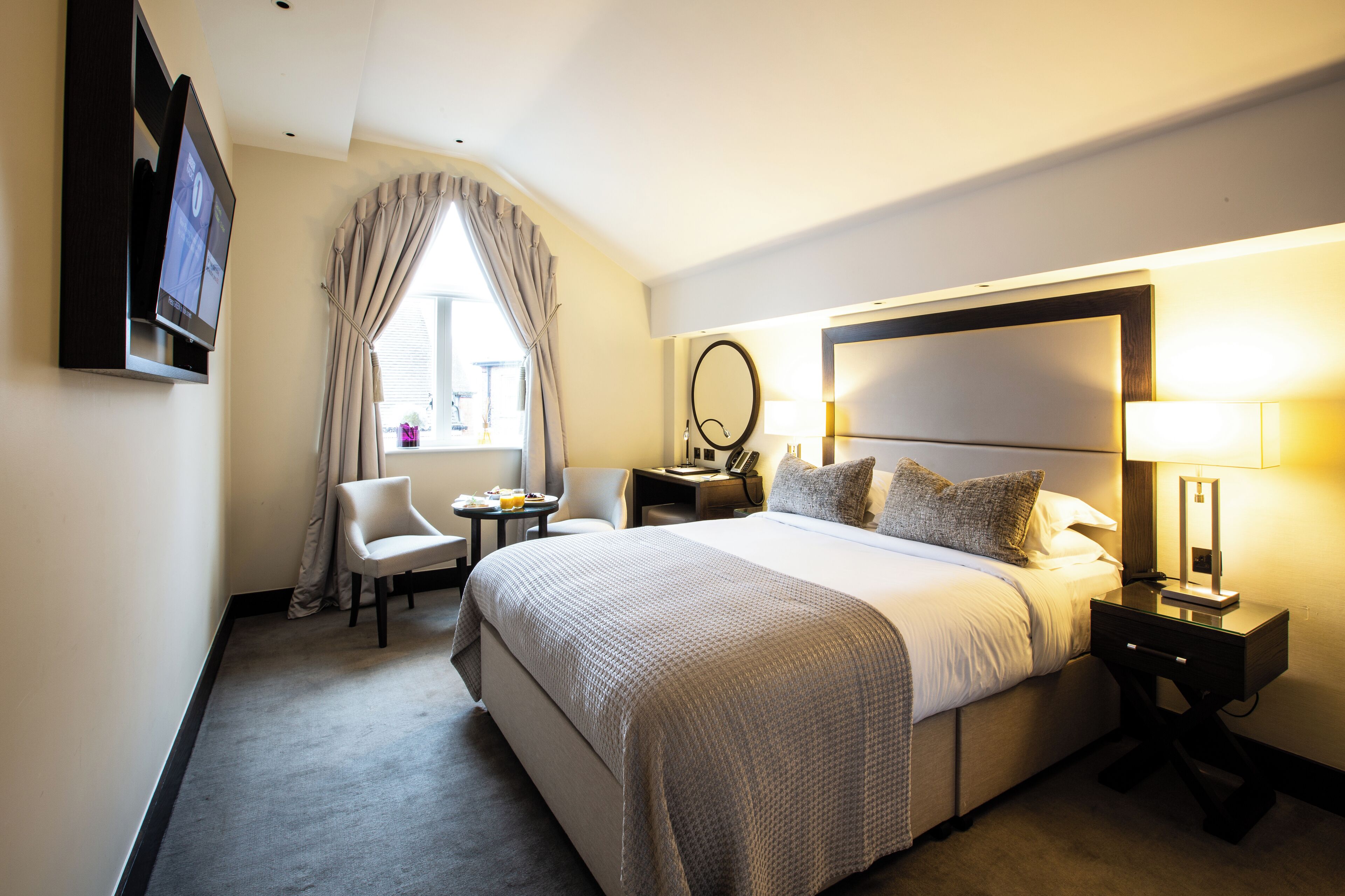 executive double room | 1 bedroom, premium bedding, in-room safe, desk