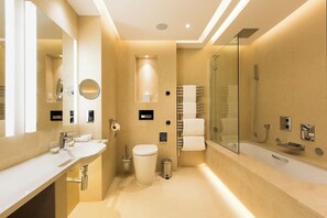 Gratis toiletartikelen, een haardroger, handdoeken, zeep