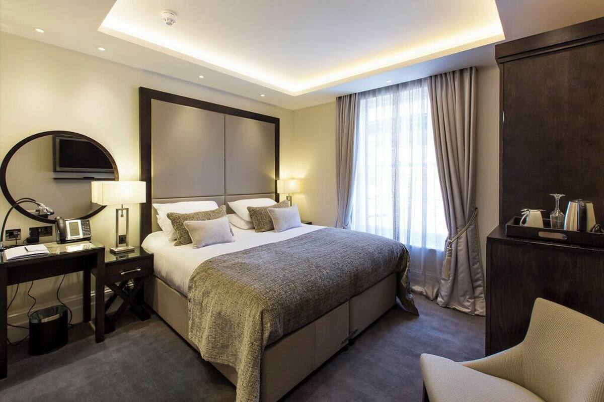 Executive tweepersoonskamer | Luxe beddengoed, een kluis op de kamer, een bureau