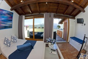 Romantic Suite, Terrace | Living area