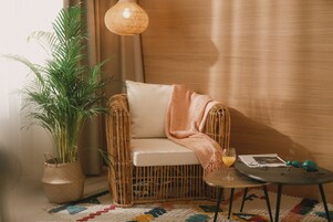 In-room safe, individually decorated, desk, soundproofing