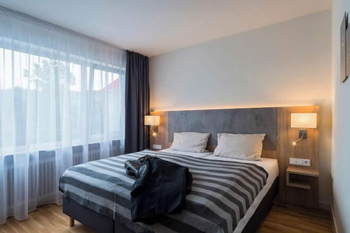 1 bedroom, in-room safe, individually decorated, desk