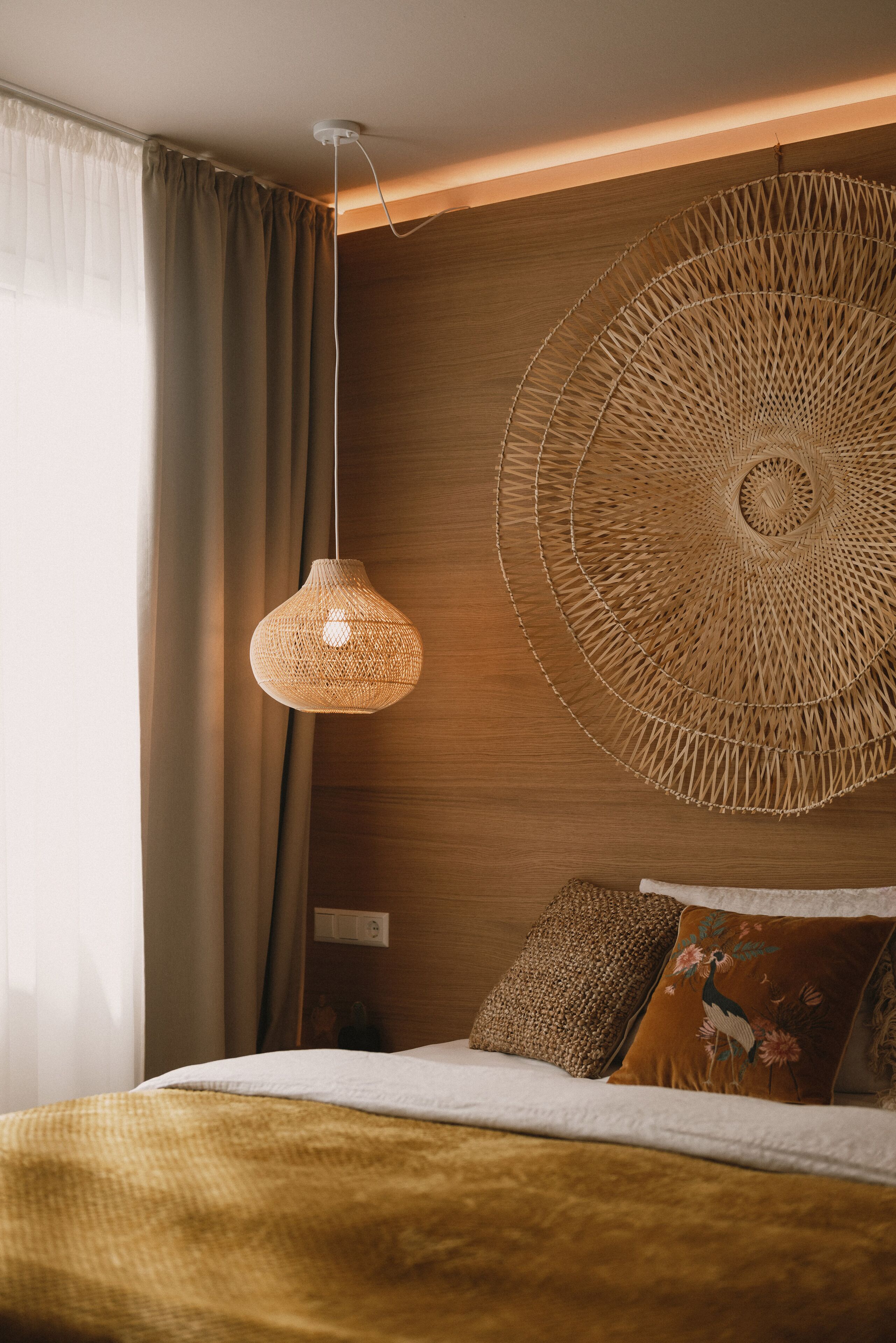 Pengeskab på værelset, individuelt design, skrivebord, lydisolering