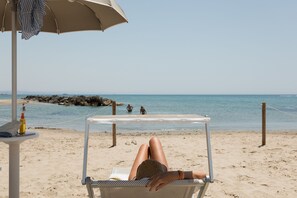 Private beach, white sand, sun-loungers, beach umbrellas - Tonnara di Sciacca (Sciacca)