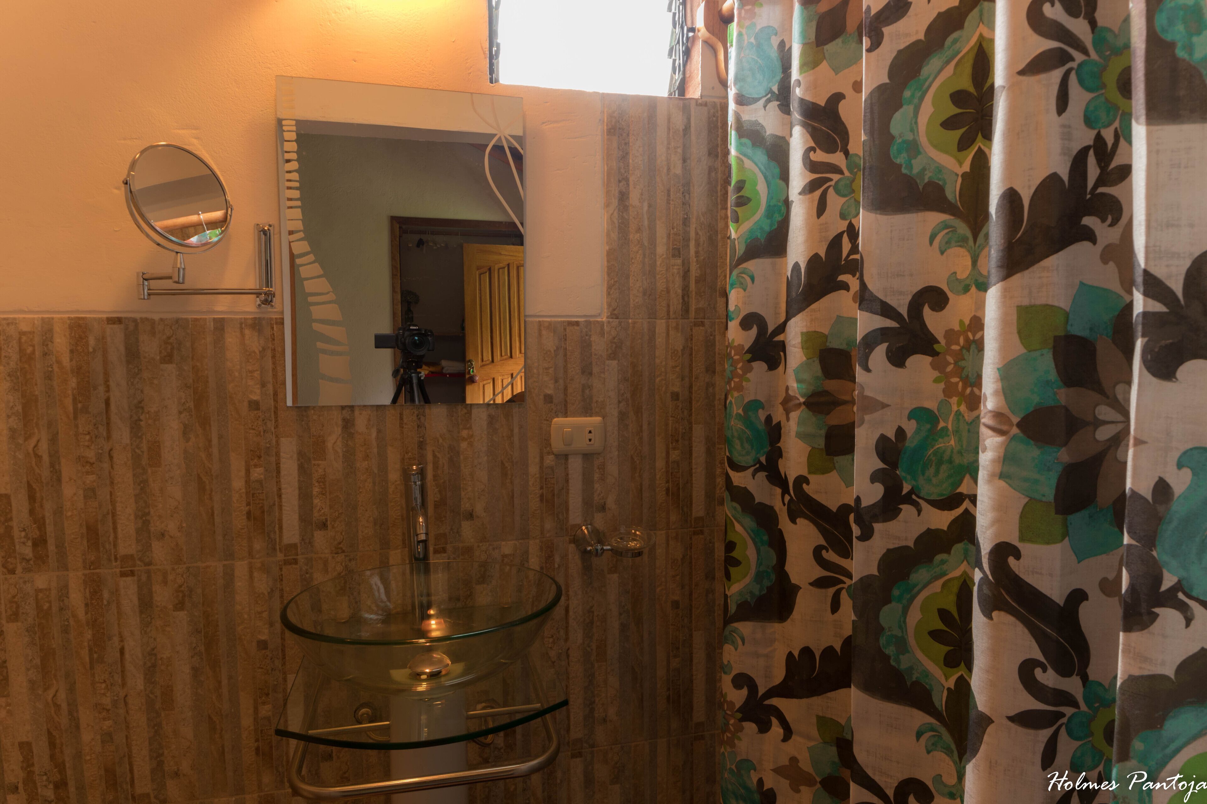 shower, free toiletries, towels