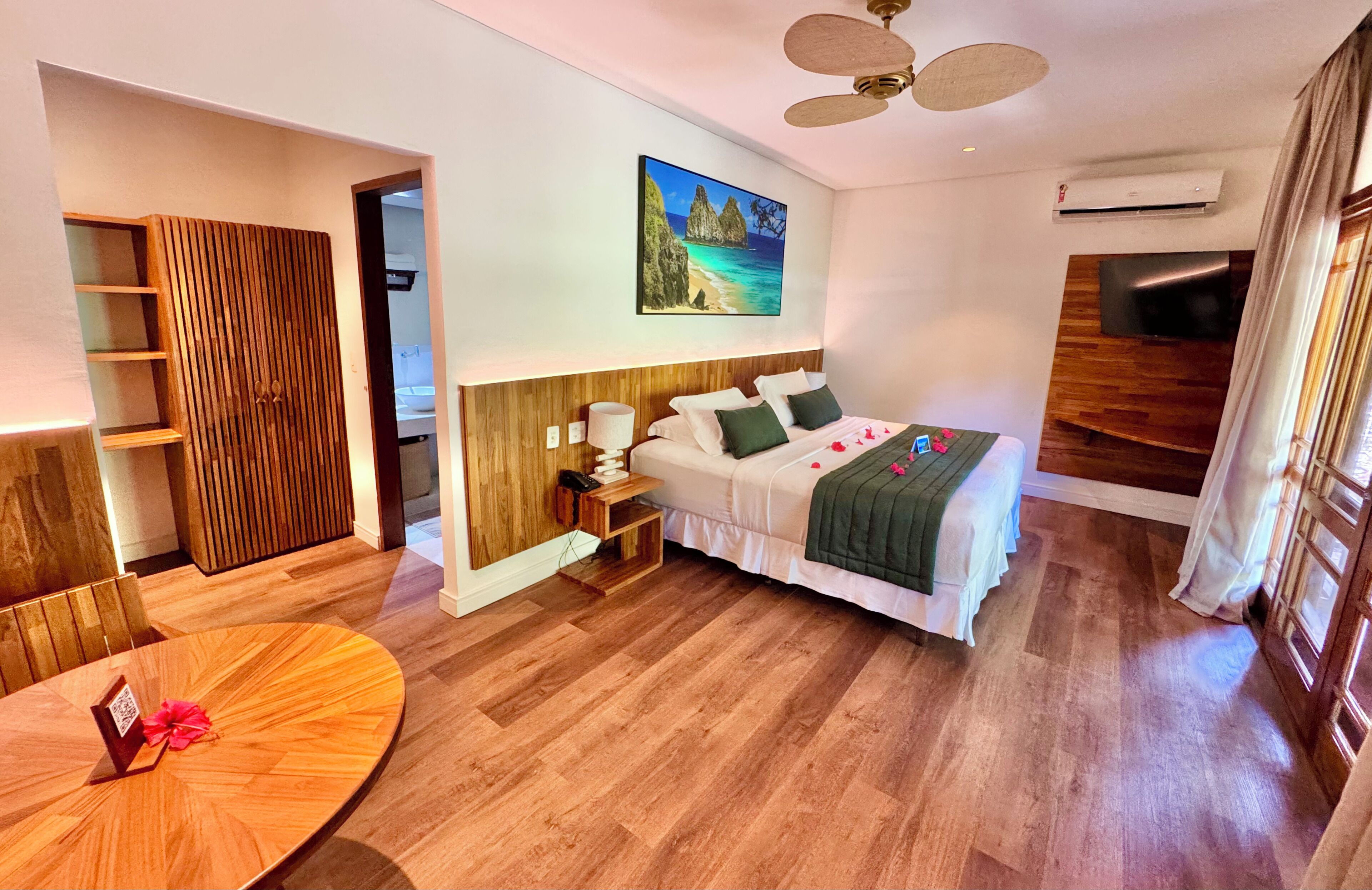 Suite Master | Premium bedding, minibar, in-room safe, desk