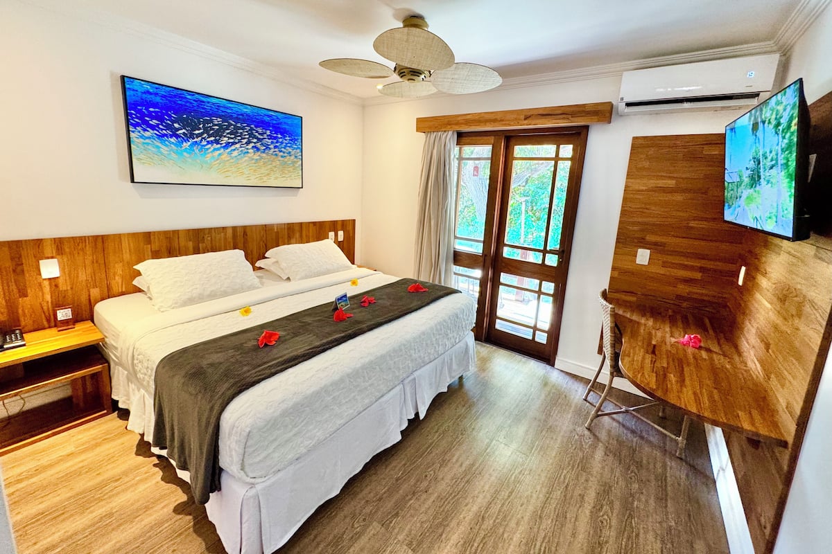 Suite Superior | Premium bedding, minibar, in-room safe, desk