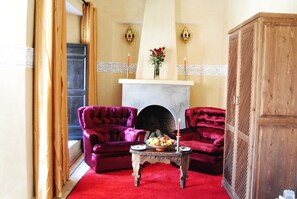 Senior Suite (Trixie) | Living area - Riad Romance (Marrakech)
