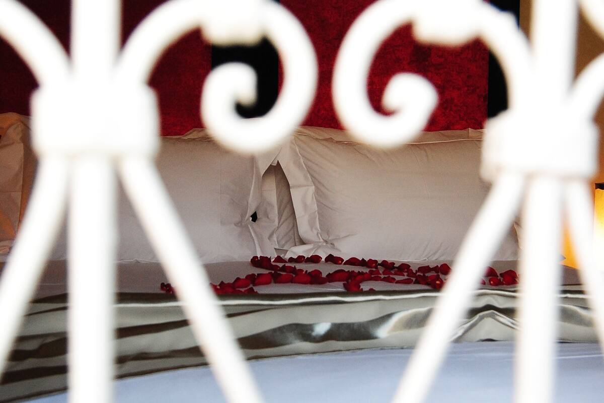 Premium bedding, in-room safe, blackout curtains, free WiFi