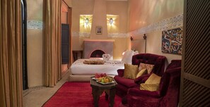 Premium bedding, in-room safe, individually decorated - Riad Romance (Marrakech)