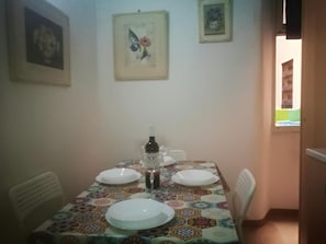 Placa de cocina y utensilios de cocina