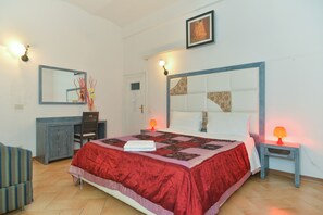 Familienapartment, Gemeinschaftsbad (Marghera 2) | Schreibtisch, laptopgeeigneter Arbeitsplatz