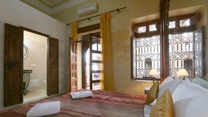 Cortinas blackout, tabla de planchar con plancha y cunas gratuitas 