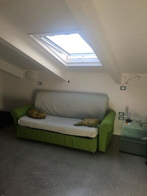 Superior Double Room, Ensuite, Mountain View | Premium bedding, desk, free WiFi, bed sheets - Casa Maria (Salerno)