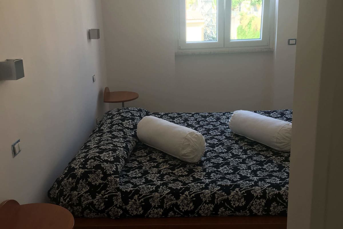 Superior tweepersoonskamer, en-suite badkamer, uitzicht op stad | Luxe beddengoed, een bureau, gratis wifi, beddengoed