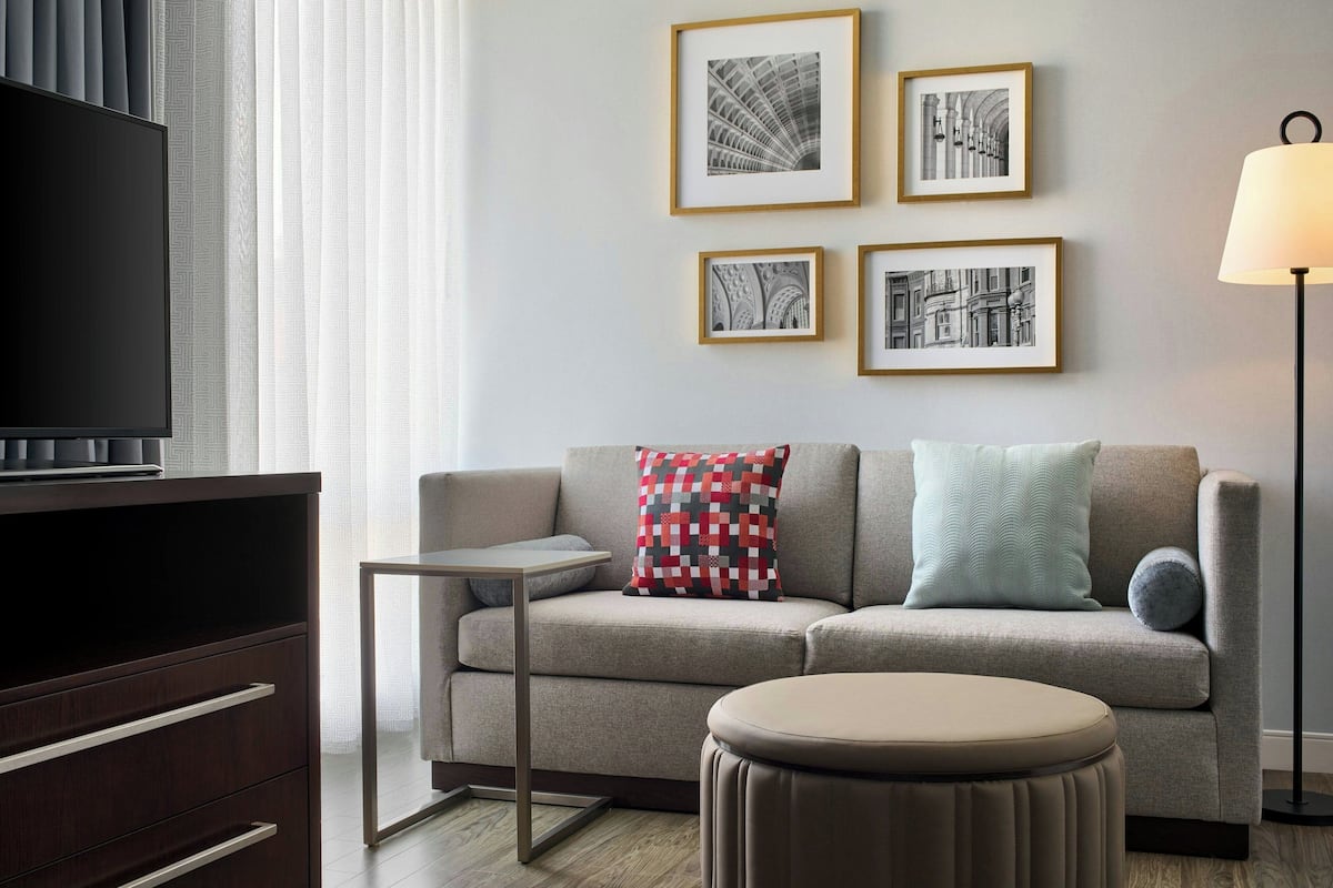 Premium bedding, in-room safe, desk, blackout curtains