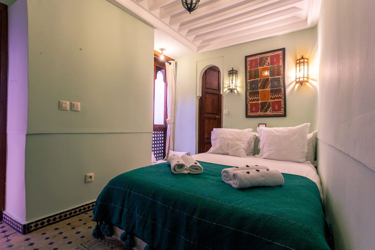 Double Room (Emeraude) | Bathroom | Free toiletries, hair dryer, towels
