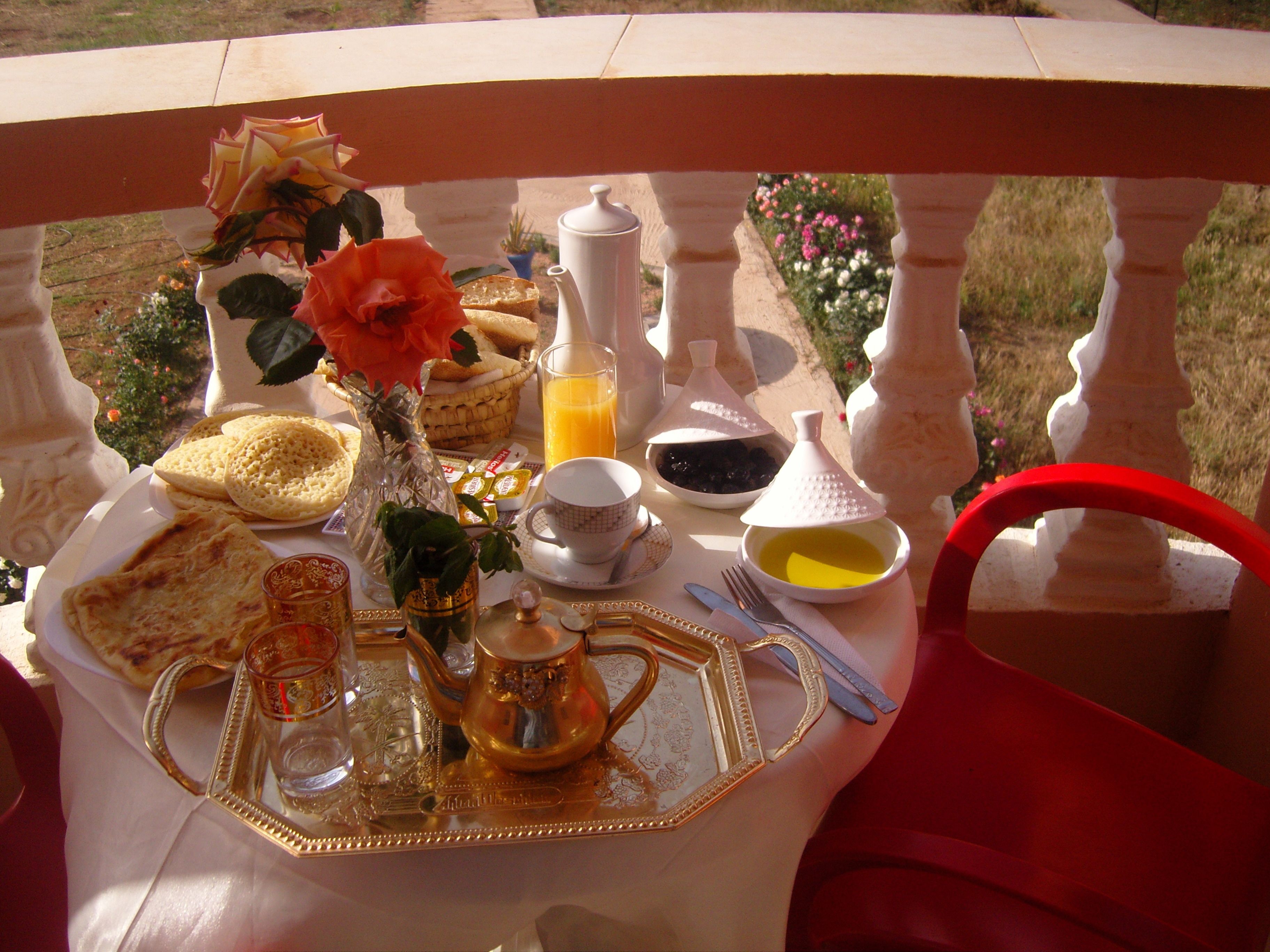 Bữa sáng kiểu Âu hàng ngày (5 EUR/mỗi người) 