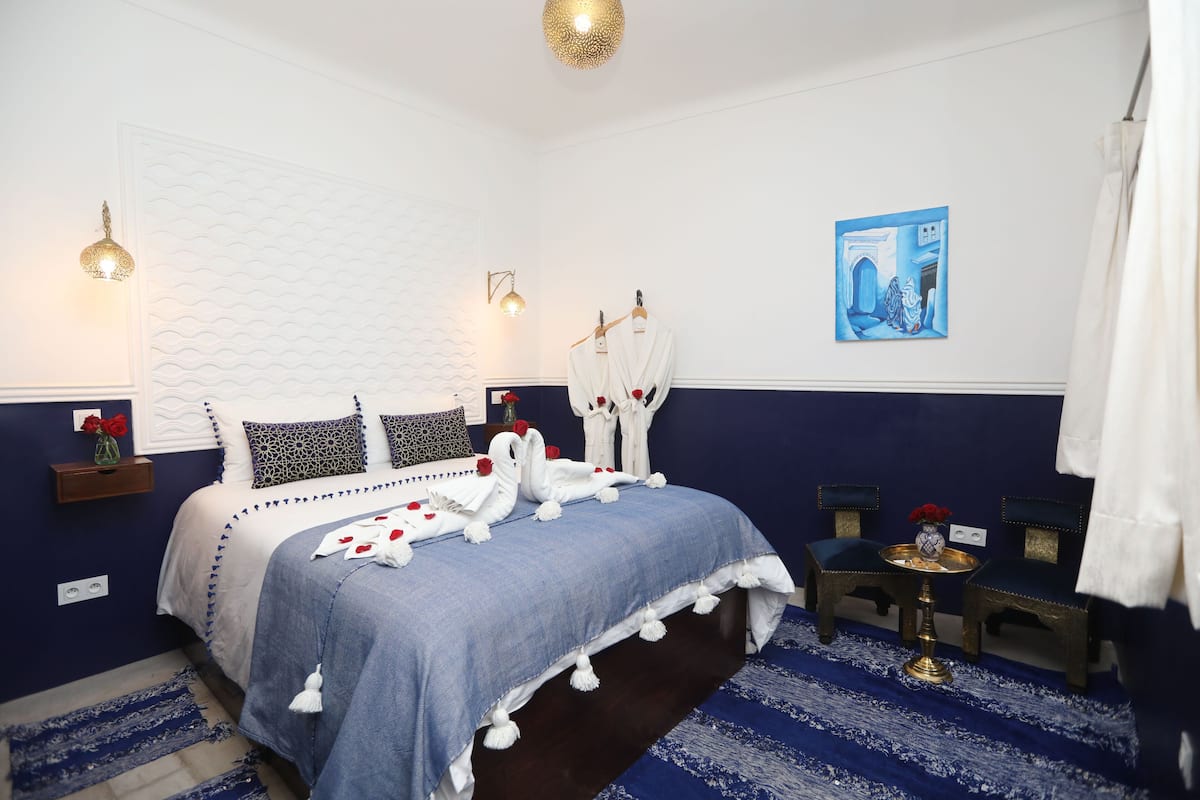 Comfort Double Room, Ensuite | Premium bedding, pillowtop beds, in-room safe, blackout drapes