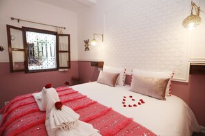 Standard Double or Twin Room, Ensuite | Premium bedding, pillowtop beds, in-room safe, individually decorated - Riad Heklek (Marrakech)