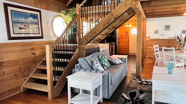 Ferienhaus | Wohnbereich | 32-Zoll-Fernseher mit Kabelempfang