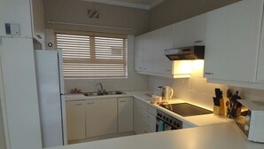 Standard Apartment, 2 Bedrooms | Private kitchen - 5 Calais (Cape Town)