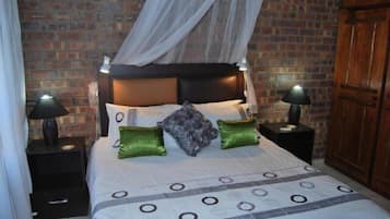 Comfort Cottage, 2 Bedrooms (Erdvark) | 4 bedrooms, in-room safe, bed sheets