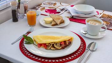 Daily buffet breakfast (ZAR 90 per person)