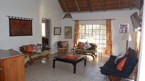 Executive lounge - Kruger Cottage (Nkomazi)