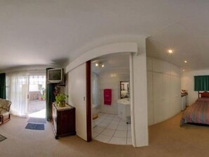 Elephant-Executive Suite Bath & Shower - Cosy Den B&B Luxury Guest House Style (Edenvale)
