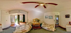 In-room safe, free cots/infant beds, rollaway beds, free WiFi - Cosy Den B&B Luxury Guest House Style (Edenvale)