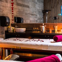Couples treatment rooms, sauna, hot tub, steam room, body treatments