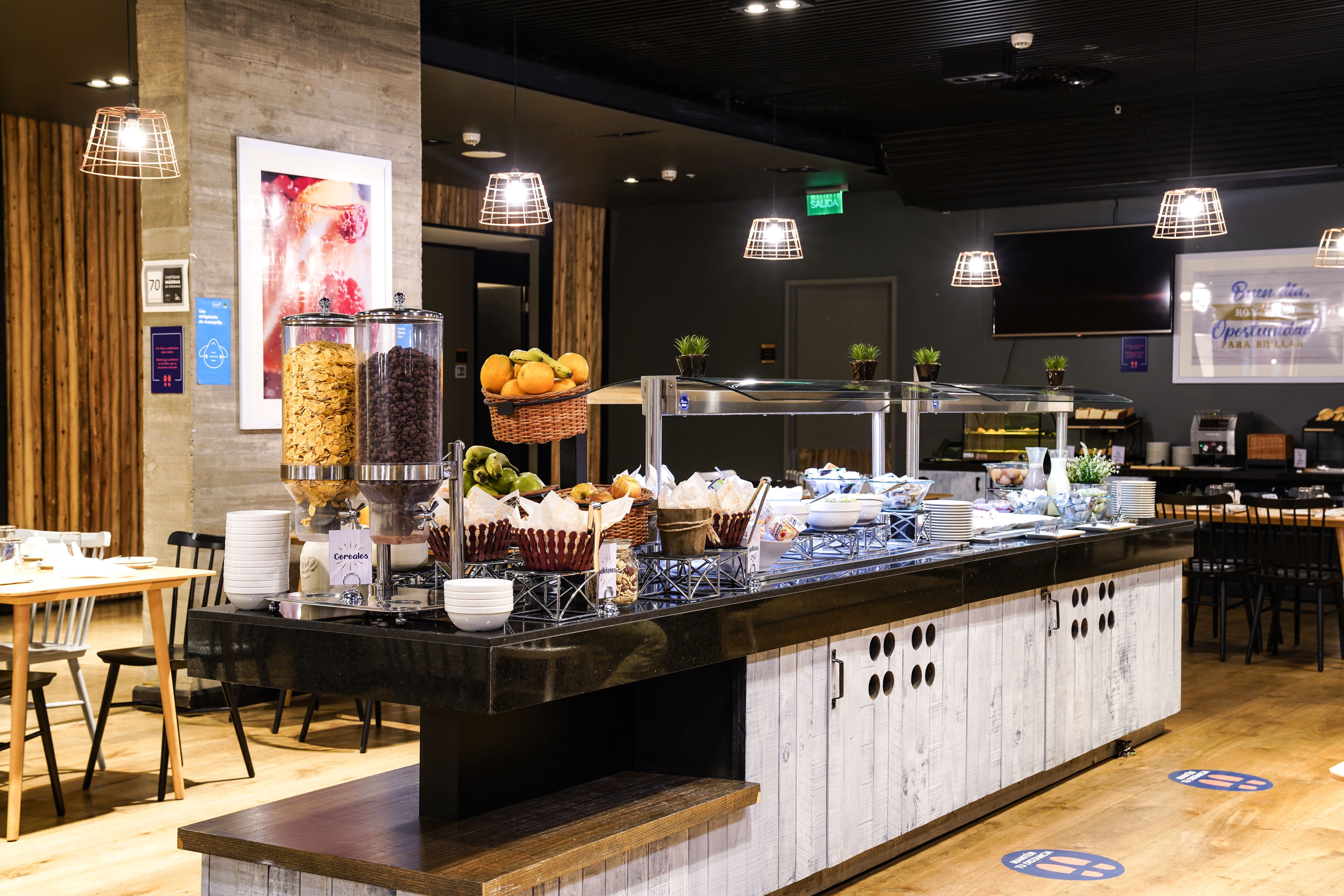 包含每日自助早餐