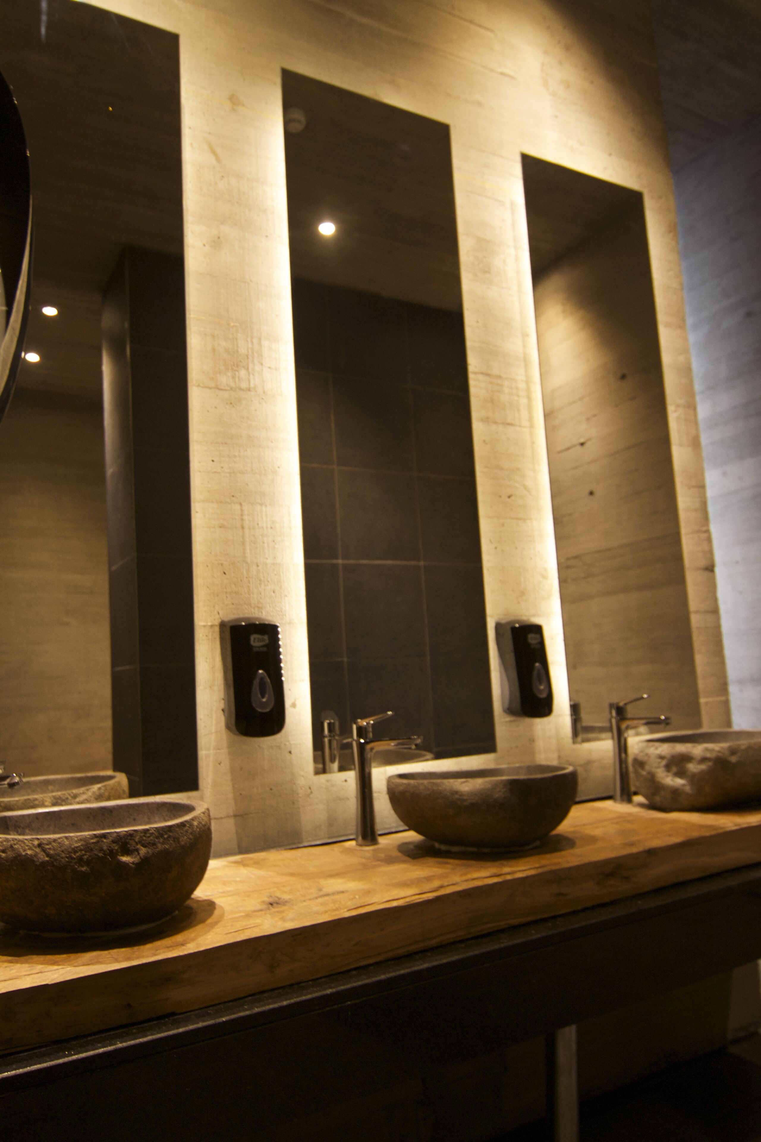 カップル用トリートメントルーム、サウナ、ホットタブ、  スチームサウナ、ボディ トリートメント、ボディラップ